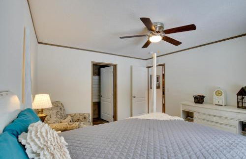 Stylish Chetek Hideaway with Lake and Dock Access! - Foto 17