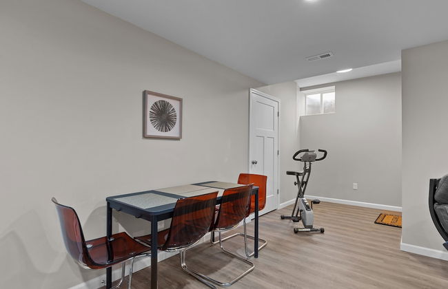 Bright Urban Comfort | JZ Vacation Rentals - Photo 9