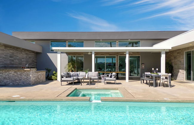 Sleeps 28! 2 Luxe Villas w/ Pool & Putting Green Polo Villas Nova by Avantstay - Foto 34