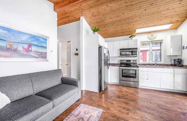 Beautiful Cozy Cabin on Lake Okanagan - Photo 7