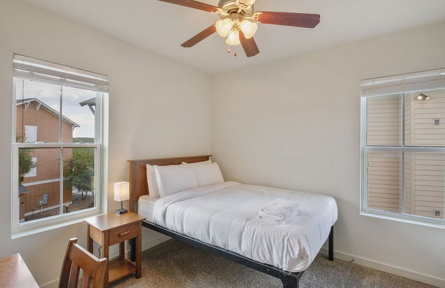 Texas State Sanctuary With Massive Pool Oasis - Foto 7