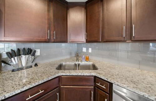 Comfortable 2BR Condo near City Center - Foto 9