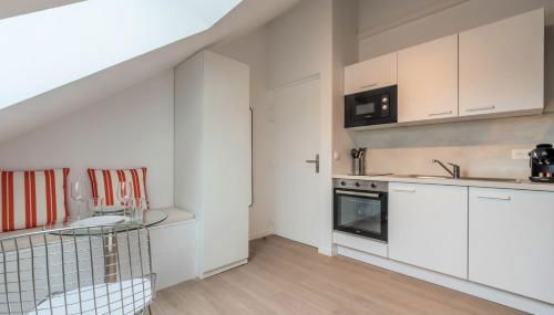 Studio sous les combles côté cour, parking gratuit - Foto 3