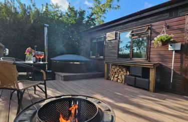 The Woodland Lodge - Wood Fired Hot Tub and Firepit - Foto 1