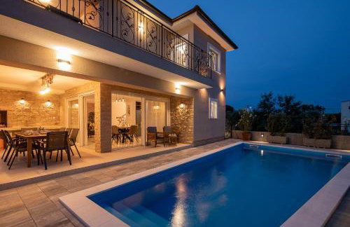 Villa with nice pool, luxuriously furnished, quiet area - by TRAVELER tourist agency Krk ID2389 - Foto 49