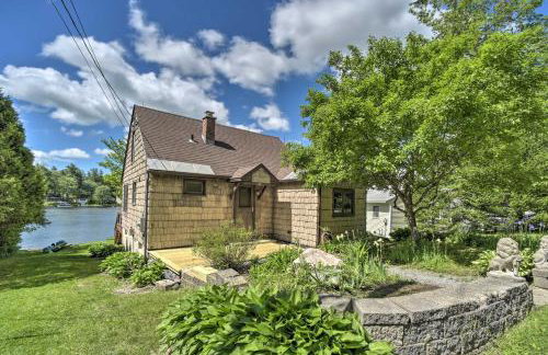 Picturesque Cottage with Sunroom on Ashmere Lake! - Foto 26