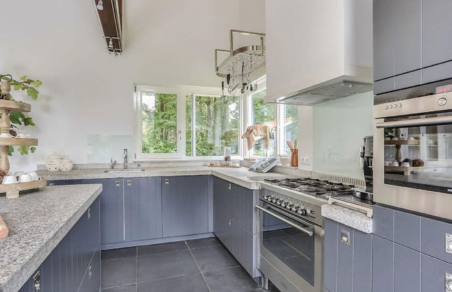 Spacious Family Villa Uden - Photo 16