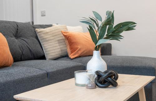 Spacious Modern 2BR - Parking - Workspace Area, Ideal for Contractors & Long Stays - NordStay - Foto 8