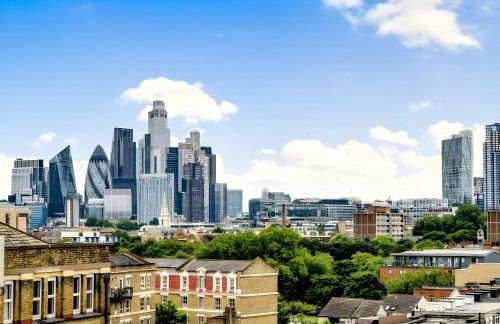 Designer Penthouse with City Views - Foto 26