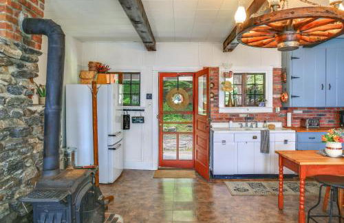 Authentic 1912 Adirondack Lake Camp with Fire Pit - Foto 10