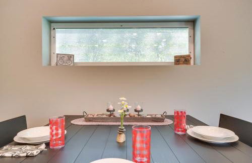 Walk to Lake Superior and Beach Modern Retreat - Foto 4