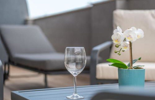 Spacious Penthouse with Private Terrace - Photo 9