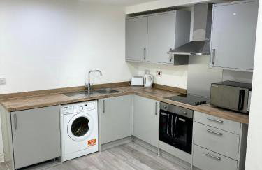 Epsom High Street Apartment 2 - Photo 2