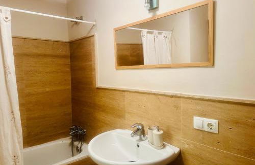 Lux Villa with Year-Round Heated Pool & Game Room - Foto 80