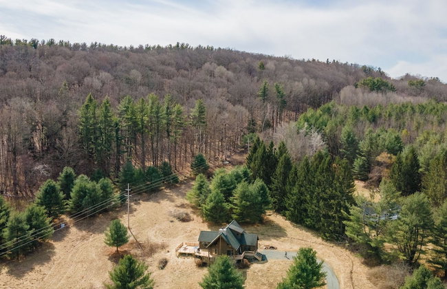 Secluded w/ Deck Views, Hot Tub, & Ping Pong Hudson in the Berks by Avantstay - Foto 101