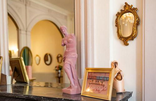 CHAMPAGNE HOUSE- Oasis de luxe & de charme - coeur de ville - 10-12 pers - piscine, cuisine d'été, patio, bar & piano - Photo 24