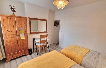 Stunning, clean, free parking home, ideal long stays - Foto 49