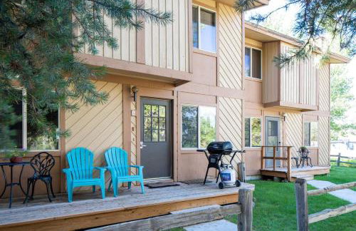 Trapper 8: Cozy 4-Bedroom Condo, 1 Minute to Yellowstone, perfect for 8 guests. - Foto 65
