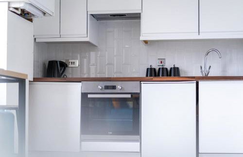 Cheerful 2 Bedroom Homely Apartment, Sleeps 4 Guest Comfy, 3x Double Bed, Parking, Free WiFi, Suitable For Business, Leisure Guest,Glasgow, Glasgow West End, Near City Centre, Perfect For Common Wealth Games 2026 - Foto 37