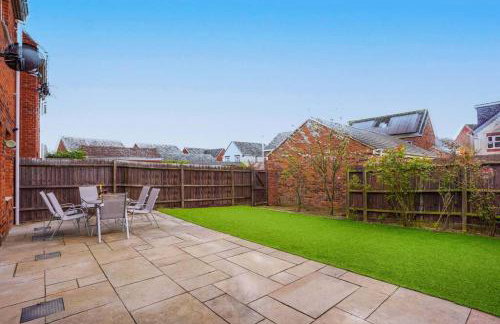 Stylish 6 Bedroom 3 Bathroom Detached House with Free Parking, Super-Fast Wifi, Pool Table, Smart TVs with Netflix by Yoko Property - Foto 32