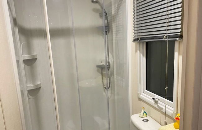 Lovely 2-bed Chalet in Prestatyn - Photo 11