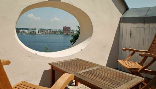 Seeblick-Dachgeschoss in historischer Villa zentral 4 PAX - Foto 2