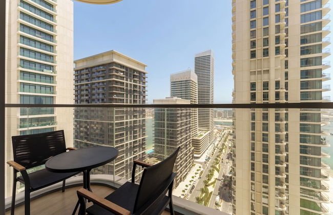 Maison Privee - Upscale Apt w/ Partial Dubai Marina & Palm Views - Photo 1