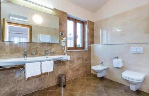 Beautiful Home In Turcic With Wifi - Foto 38