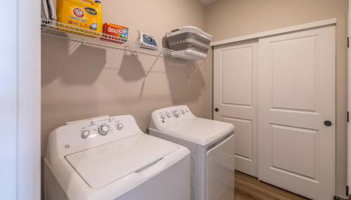 Near Airport, 3BR, Stock Tank Pool, Mini-Golf, Game Rm - Foto 4