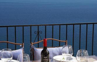 Breathtaking Seaside Villa with Heated Saltwater Pool & Panoramic Terraces - Foto 28