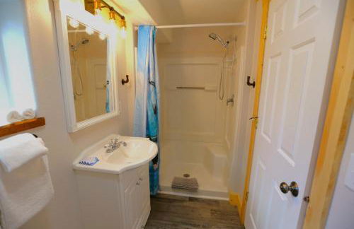 2nd Floor Newly Renovated room in Hatcher Pass Castle - Foto 7