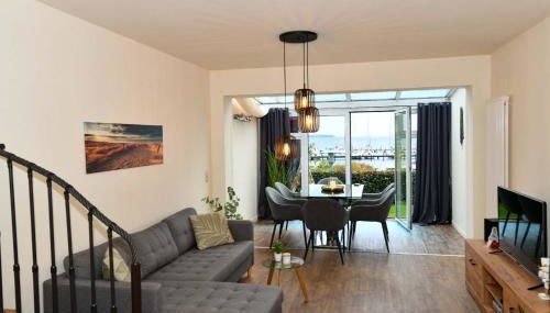 Frisch renoviertes FH Südblick am Meer in Breege, Meerblick von allen drei Etagen, Terrasse, Balkon, Sauna und Parkplatz - Foto 3