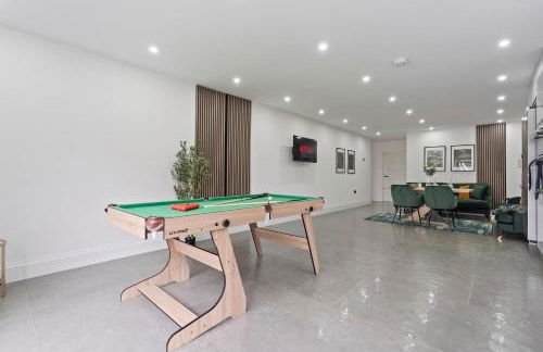 Beautiful Home, Free Parking For Large Groups Sleeps 10 Book Now! - Foto 9