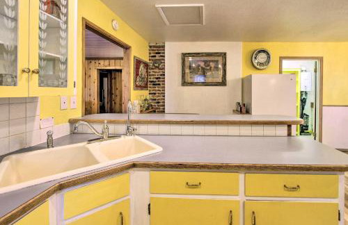 Cozy Home with Hot Tub Half Mi to Salmon River! - Foto 12