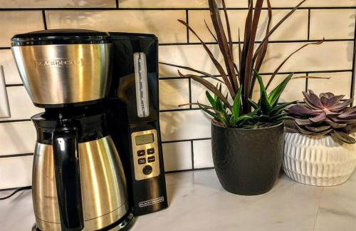 Ultra Comfy, Spotless & Spacious, Private Home in Boyne, Dogs Ok, Walk to Town - Foto 13