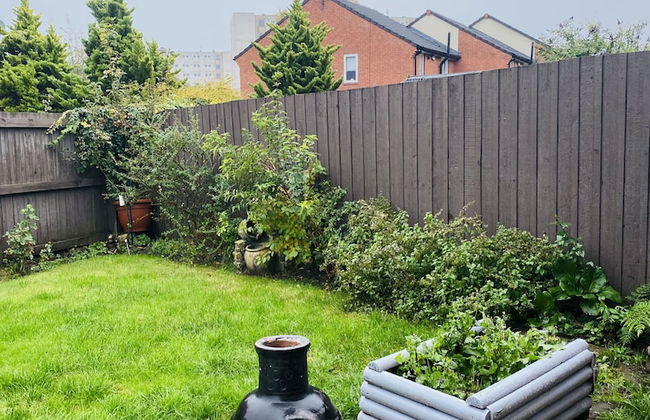 Beautiful House Minutes Away From Liverpool Airport With Huge Garden - Photo 11