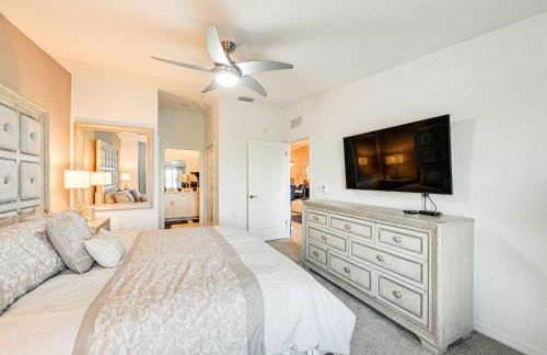 Ave Maria Golf Retreat with Resort Perks and Balcony - Photo 14