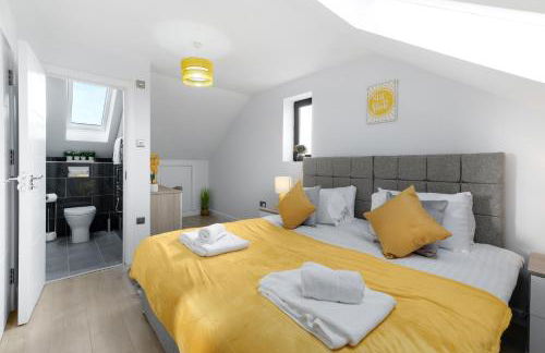 Modern 4 Bedroom House With Parking in Farnham Royal, Slough By 360stays - Foto 14
