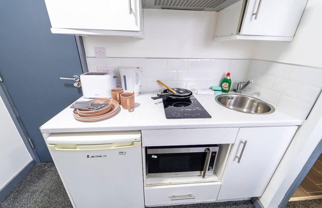 Captivating 1-bed Studio in Birmingham - Photo 6