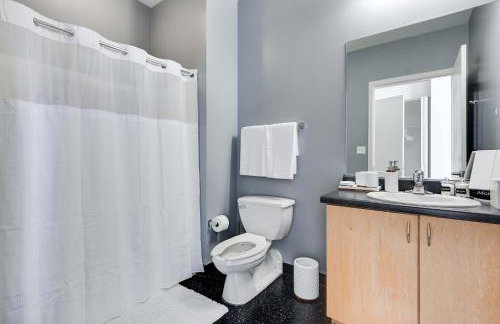 West Loop - City Views With In & Out Parking 2 - Photo 36