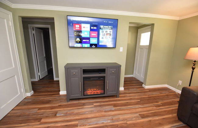 20 min Walk to ND 3 Bedroom 2 Bath Home 54475 - Foto 3