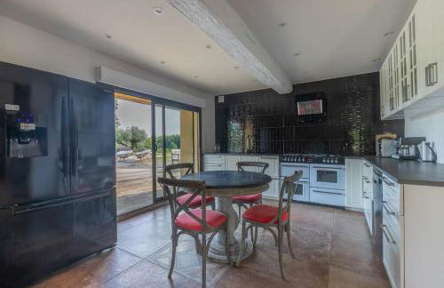 Villa avec piscine en forêt, 2H Paris, 6 Chambres - Foto 2