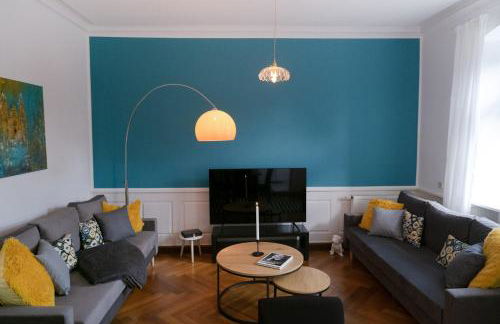 BELLA - Business&Family - 2 Zimmer direkt neben Schloß, Parkplatz, SmartTV, Netflix, Waschmaschine, 24h Checkin, 71qm, Kingsizebett, Hotelbettwäsche - Foto 6