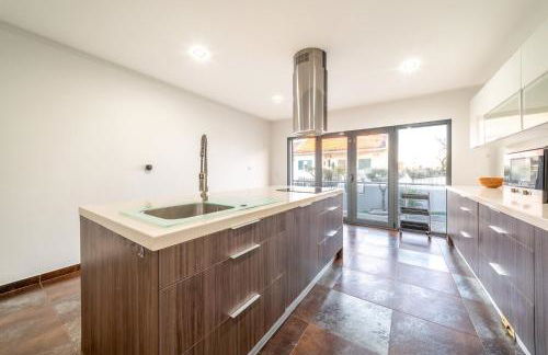 GuestReady - Charming family retreat with pool - Photo 23