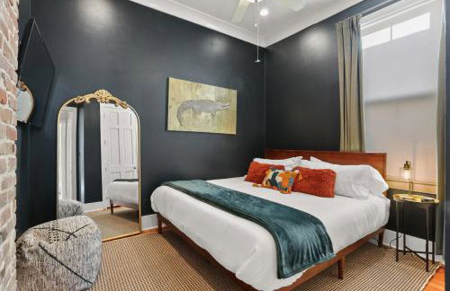 Upscale 3 Bed 2 Bath Private Home in Uptown New Orleans! Close to Magazine Street, Universities, & French Quarter - Photo 8