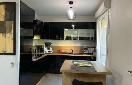 T2 cosy et rénové avec terrasse - proche de Lyon - Foto 11