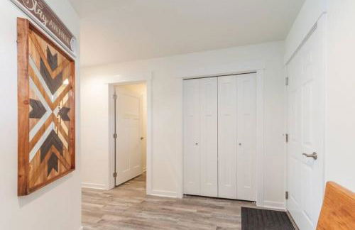 Modern Decor & Style KING bed Wifi with Garage - Foto 8