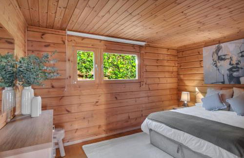 Recién renovada! Exclusiva villa de madera con piscina y vistas al mar - Foto 24