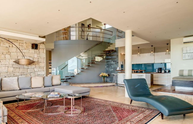 Multi-level Family Villa w Private Pool Views Lions Crest - Foto 49