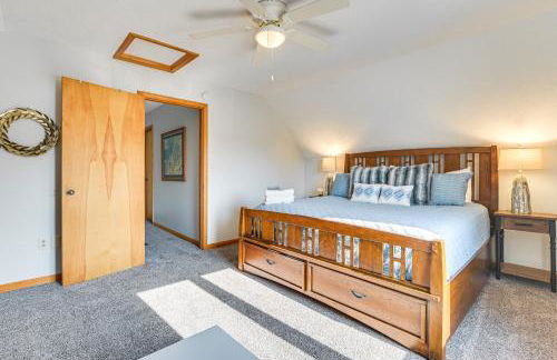 2 Living Areas! Cedar Home 11 Mi to Mt Holiday Ski - Foto 11